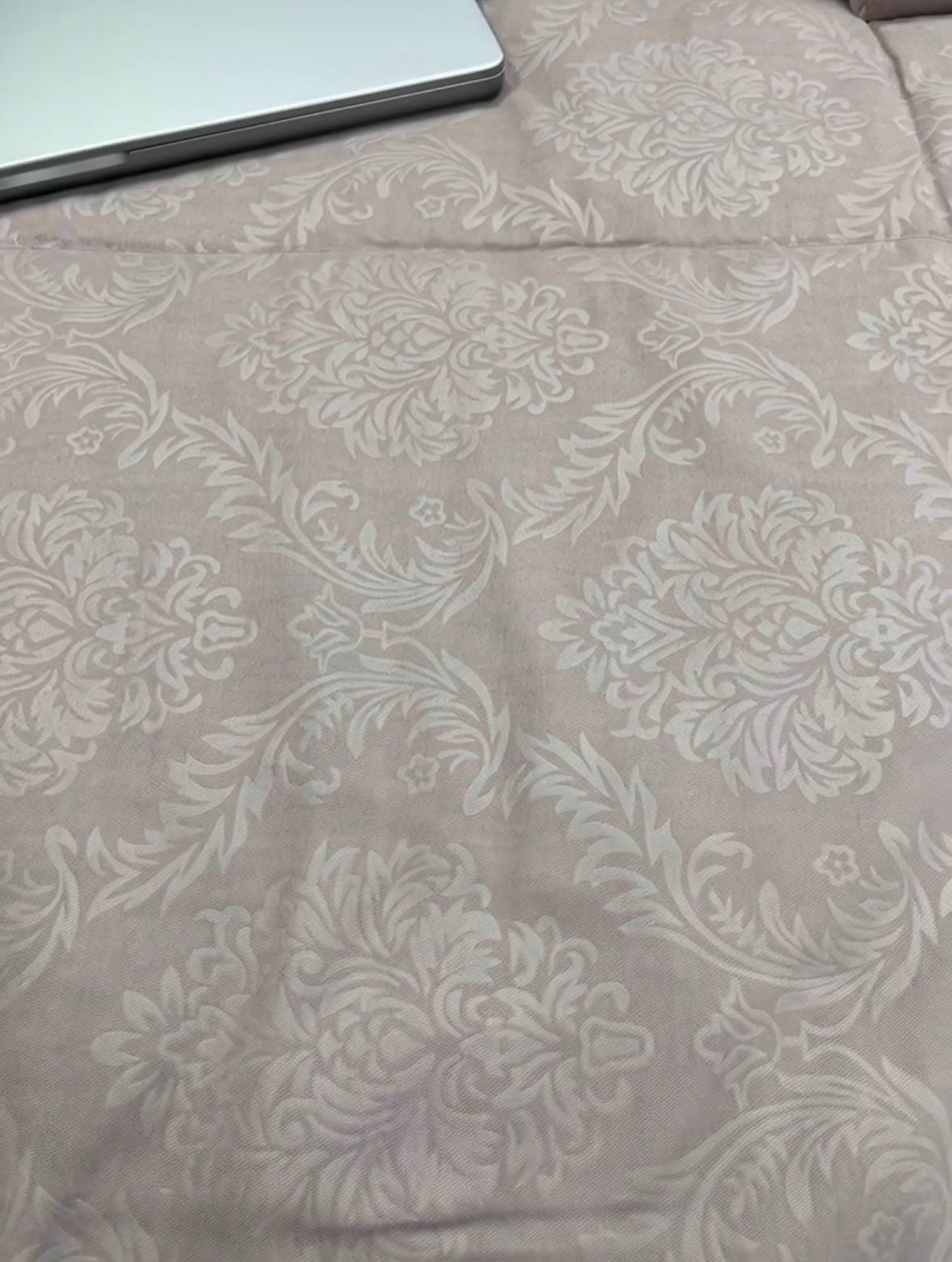 Urban Daily – Silver Embossed Damask King Size Bedsheet